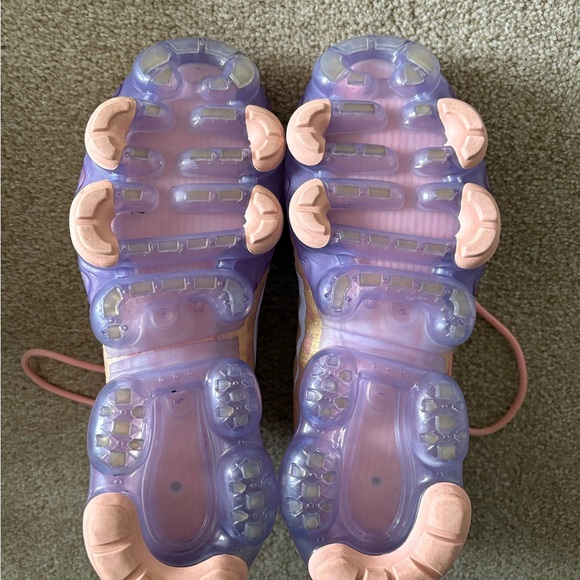 Nike Vibrant Pink and Purple VaporMax Shoes - Picture 4 of 8